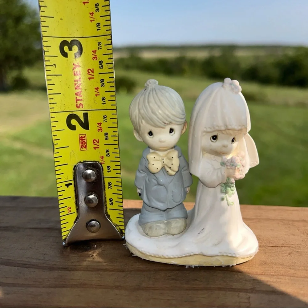 1990-Precious Moments Bride & Groom-bottom has residual from glue  H1